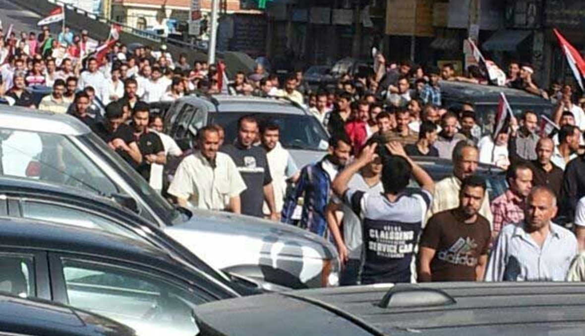 السوريون يدلون بأصواتهم في السفارة ويتسببون بزحمة سير خانقة (بالصور)