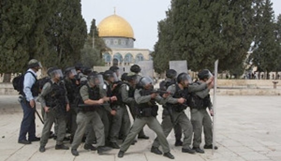 إصابة 60 فلسطينياً إثر اقتحام القوات الإسرائيلية للمسجد الأقصى