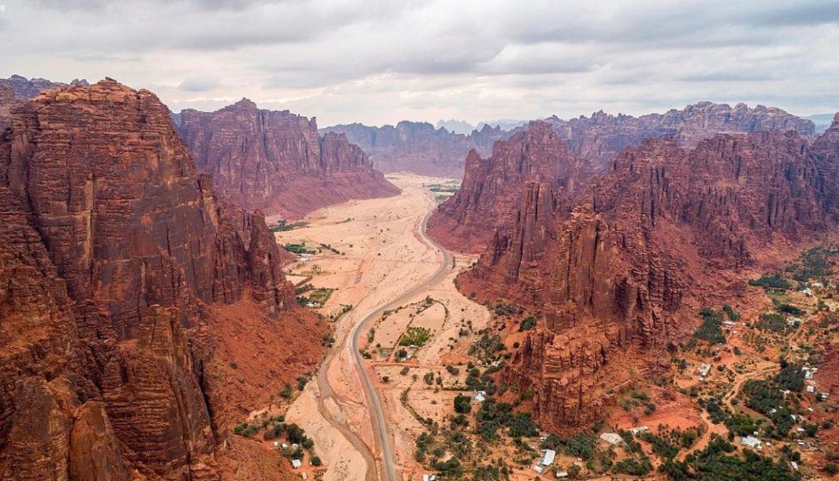 وادي الديسة في تبوك... جبال كالقصور المعلّقة