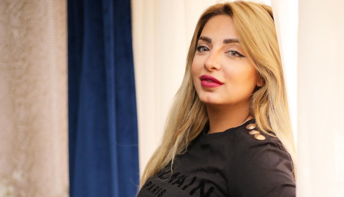 بعد الإعلان عن ارتباطها... الصورة الأولى لمي حلمي وخطيبها