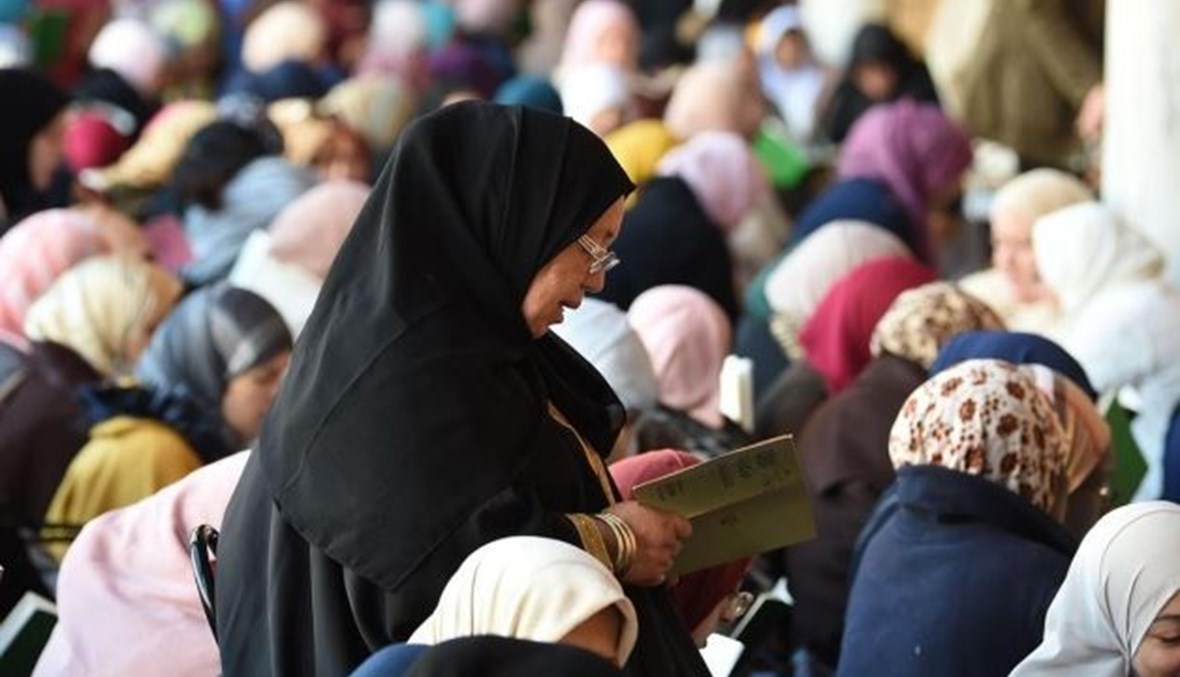 "يوم قرّرتُ نزع حجابي"... تجارب من تونس