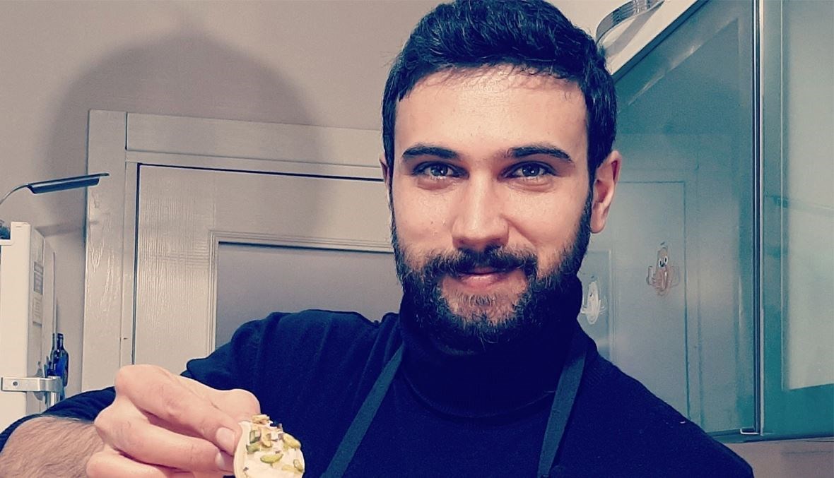 الشّيف عمر... حين يصنع فن الطّهو نجوماً وسيمين!